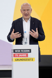 Demokratiefest zu 75 Jahren Grundgesetz in Berlin