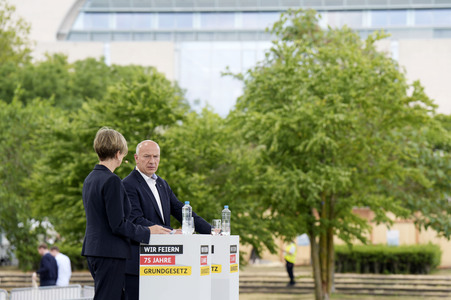 Demokratiefest zu 75 Jahren Grundgesetz in Berlin