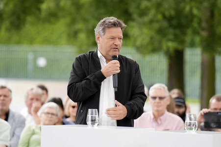 Demokratiefest zu 75 Jahren Grundgesetz in Berlin