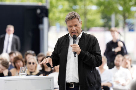 Demokratiefest zu 75 Jahren Grundgesetz in Berlin