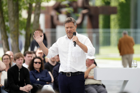Demokratiefest zu 75 Jahren Grundgesetz in Berlin