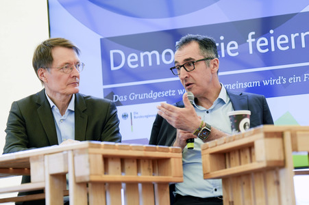 Demokratiefest zu 75 Jahren Grundgesetz in Berlin