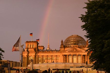 Konzert von Glasperlenspiel beim Demokratiefest zu 75 Jahren Grundgesetz in Berlin