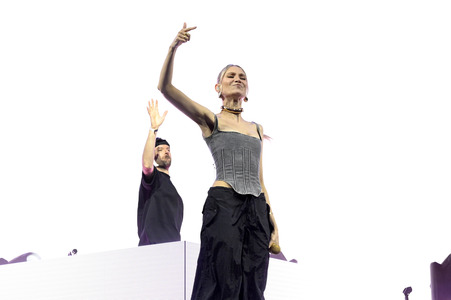 Konzert von Glasperlenspiel beim Demokratiefest zu 75 Jahren Grundgesetz in Berlin