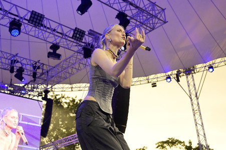 Konzert von Glasperlenspiel beim Demokratiefest zu 75 Jahren Grundgesetz in Berlin