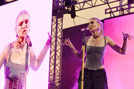 Konzert von Glasperlenspiel beim Demokratiefest zu 75 Jahren Grundgesetz in Berlin