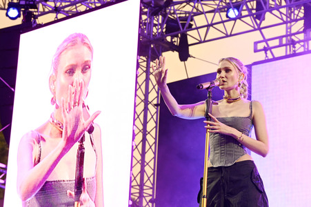 Konzert von Glasperlenspiel beim Demokratiefest zu 75 Jahren Grundgesetz in Berlin