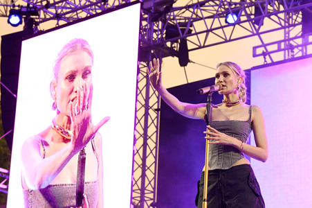 Konzert von Glasperlenspiel beim Demokratiefest zu 75 Jahren Grundgesetz in Berlin