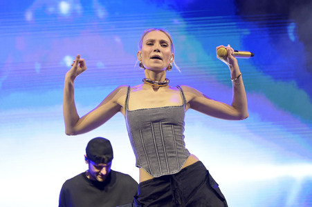 Konzert von Glasperlenspiel beim Demokratiefest zu 75 Jahren Grundgesetz in Berlin