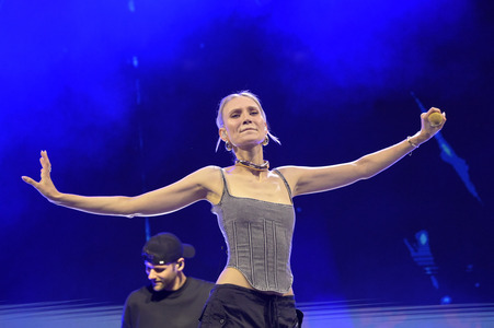 Konzert von Glasperlenspiel beim Demokratiefest zu 75 Jahren Grundgesetz in Berlin