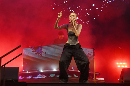 Konzert von Glasperlenspiel beim Demokratiefest zu 75 Jahren Grundgesetz in Berlin