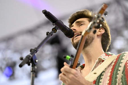 Konzert von Álvaro Soler beim Demokratiefest zu 75 Jahren Grundgesetz in Berlin