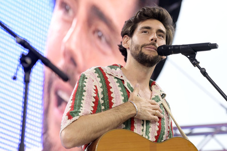 Konzert von Álvaro Soler beim Demokratiefest zu 75 Jahren Grundgesetz in Berlin