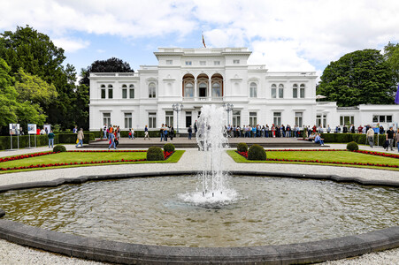 Tag der offenen Tür in der Villa Hammerschmidt und dem 'Fest der Demokratie' zu 75 Jahren Grundgesetz in Bonn