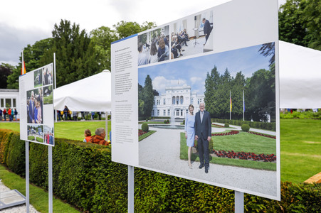 Tag der offenen Tür in der Villa Hammerschmidt und dem 'Fest der Demokratie' zu 75 Jahren Grundgesetz in Bonn