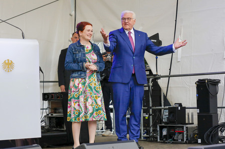 Tag der offenen Tür in der Villa Hammerschmidt und dem 'Fest der Demokratie' zu 75 Jahren Grundgesetz in Bonn