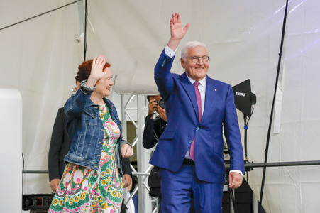 Tag der offenen Tür in der Villa Hammerschmidt und dem 'Fest der Demokratie' zu 75 Jahren Grundgesetz in Bonn