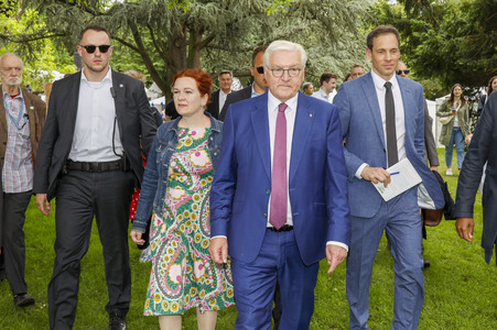 Tag der offenen Tür in der Villa Hammerschmidt und dem 'Fest der Demokratie' zu 75 Jahren Grundgesetz in Bonn