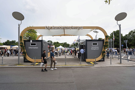 Impressionen vom Demokratiefest zu 75 Jahren Grundgesetz in Berlin