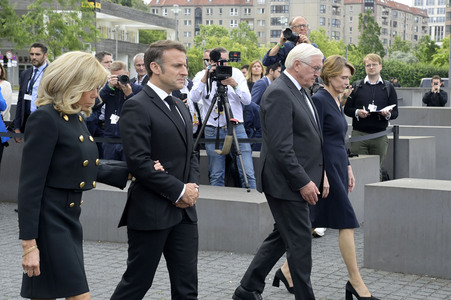 Kranzniederlegung am Denkmal für die ermordeten Juden Europas in Berlin