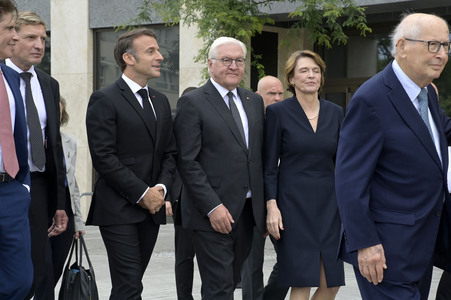 Kranzniederlegung am Denkmal für die ermordeten Juden Europas in Berlin