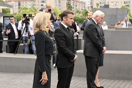 Kranzniederlegung am Denkmal für die ermordeten Juden Europas in Berlin