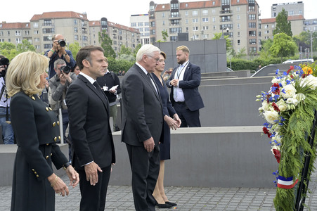 Kranzniederlegung am Denkmal für die ermordeten Juden Europas in Berlin