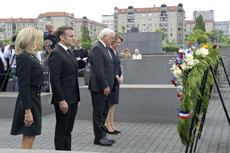 Kranzniederlegung am Denkmal für die ermordeten Juden Europas in Berlin