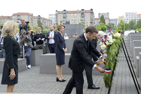 Kranzniederlegung am Denkmal für die ermordeten Juden Europas in Berlin