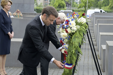 Kranzniederlegung am Denkmal für die ermordeten Juden Europas in Berlin
