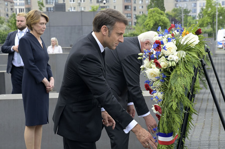 Kranzniederlegung am Denkmal für die ermordeten Juden Europas in Berlin