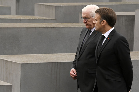 Kranzniederlegung am Denkmal für die ermordeten Juden Europas in Berlin