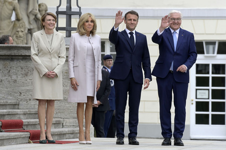 Begrüßung des Staatspräsidenten der Französischen Republik in Berlin