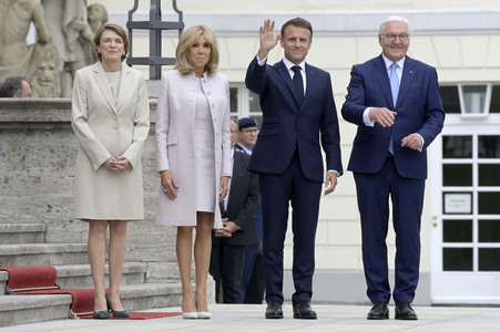 Begrüßung des Staatspräsidenten der Französischen Republik in Berlin