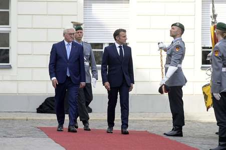 Begrüßung des Staatspräsidenten der Französischen Republik in Berlin