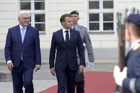 Begrüßung des Staatspräsidenten der Französischen Republik in Berlin