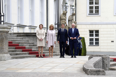 Begrüßung des Staatspräsidenten der Französischen Republik in Berlin