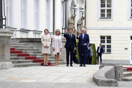 Begrüßung des Staatspräsidenten der Französischen Republik in Berlin