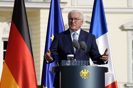 Begrüßung des Staatspräsidenten der Französischen Republik in Berlin