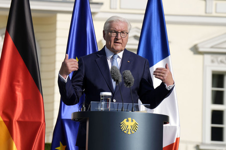 Begrüßung des Staatspräsidenten der Französischen Republik in Berlin