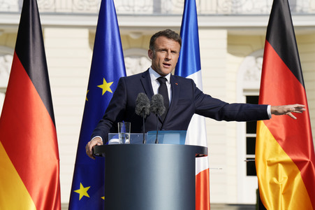 Begrüßung des Staatspräsidenten der Französischen Republik in Berlin