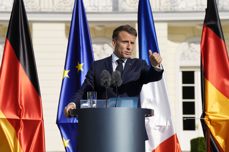 Begrüßung des Staatspräsidenten der Französischen Republik in Berlin