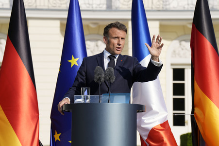 Begrüßung des Staatspräsidenten der Französischen Republik in Berlin