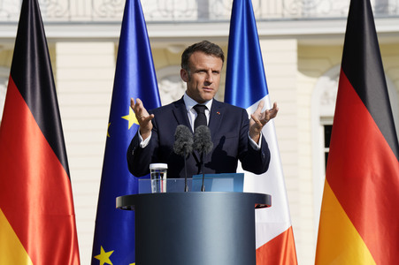 Begrüßung des Staatspräsidenten der Französischen Republik in Berlin