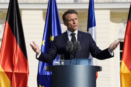 Begrüßung des Staatspräsidenten der Französischen Republik in Berlin