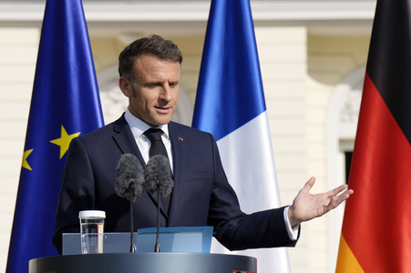 Begrüßung des Staatspräsidenten der Französischen Republik in Berlin