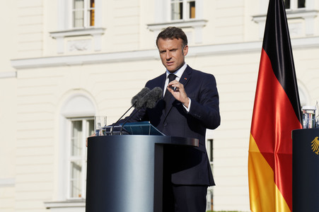 Begrüßung des Staatspräsidenten der Französischen Republik in Berlin