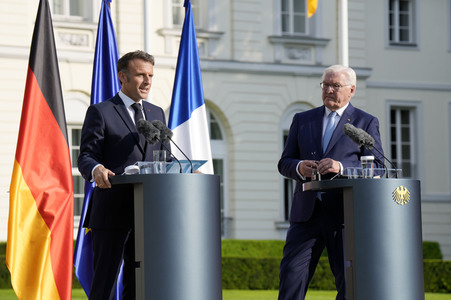 Begrüßung des Staatspräsidenten der Französischen Republik in Berlin