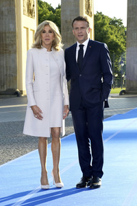 Emmanuel Macron und Brigitte Macron am Brandenburger Tor in Berlin