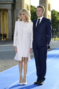 Emmanuel Macron und Brigitte Macron am Brandenburger Tor in Berlin